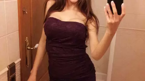 Selfies pictures of brunette with big tits Noa 