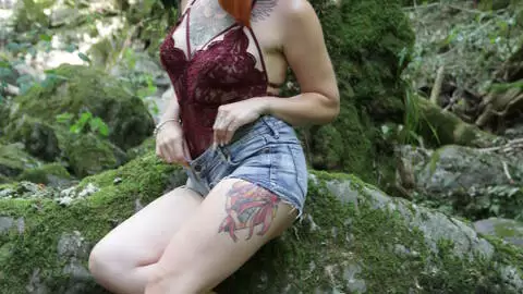 Outdoor photo session with the gorgeous Spanish actress Yuno Love